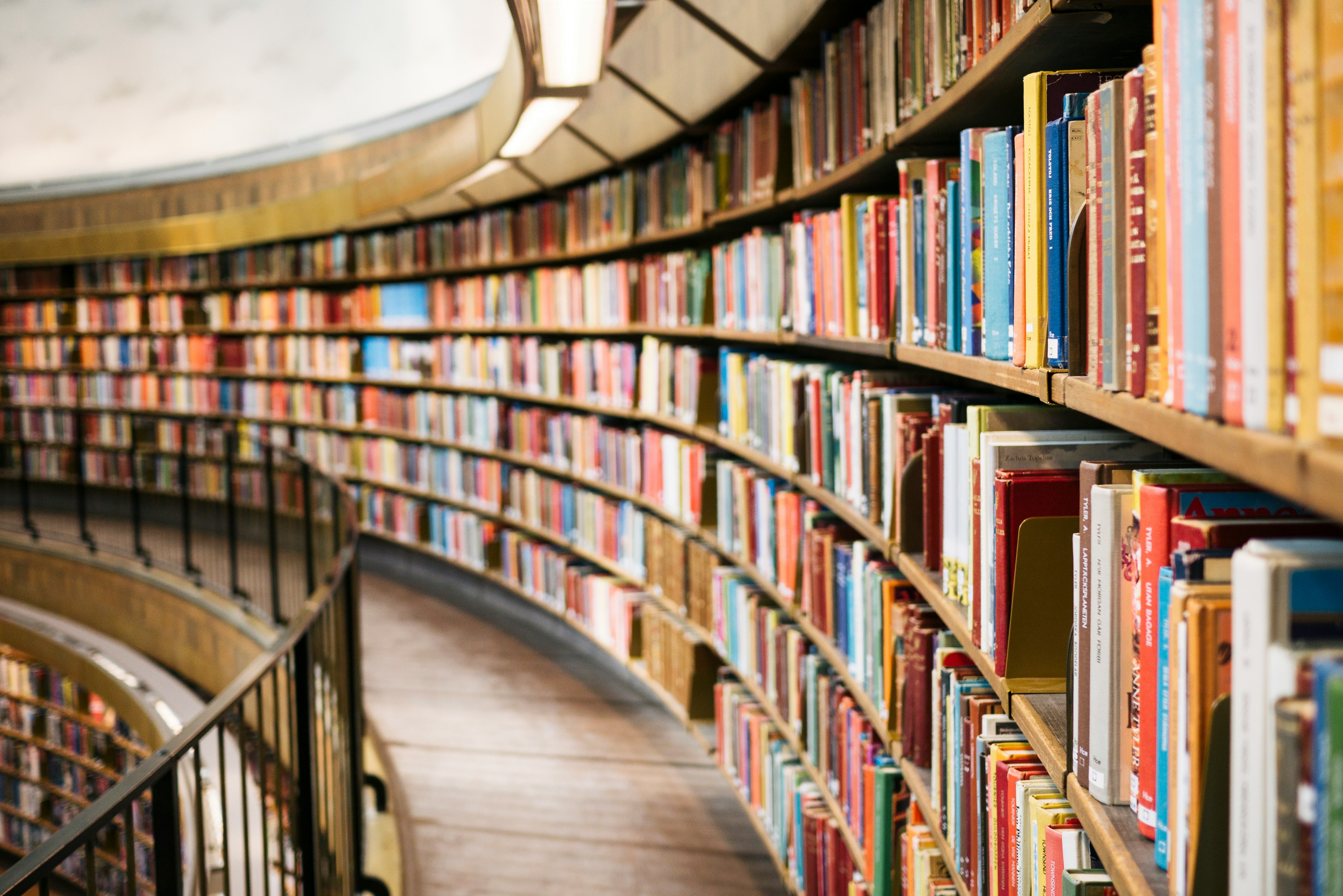 Curving bookshelves in a university library